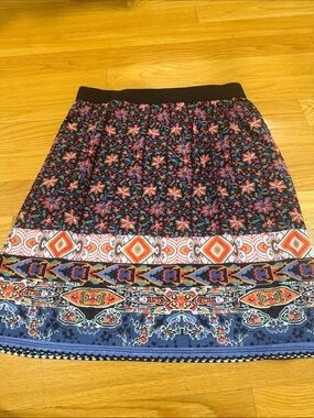 NWT San Francisco women’s midi skirt with multicolored pattern size medium.